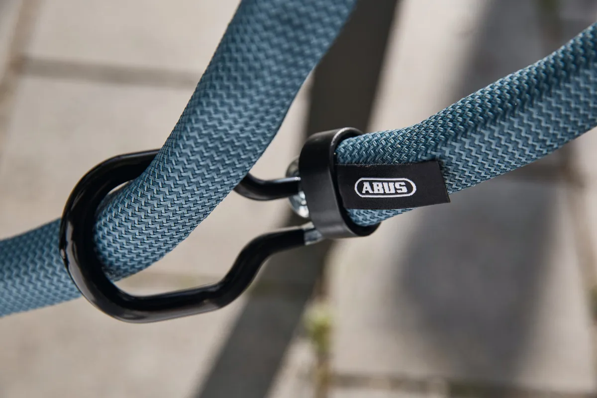 ABUS Adaptor Superior 7KS Metal Blue närbild på loopen